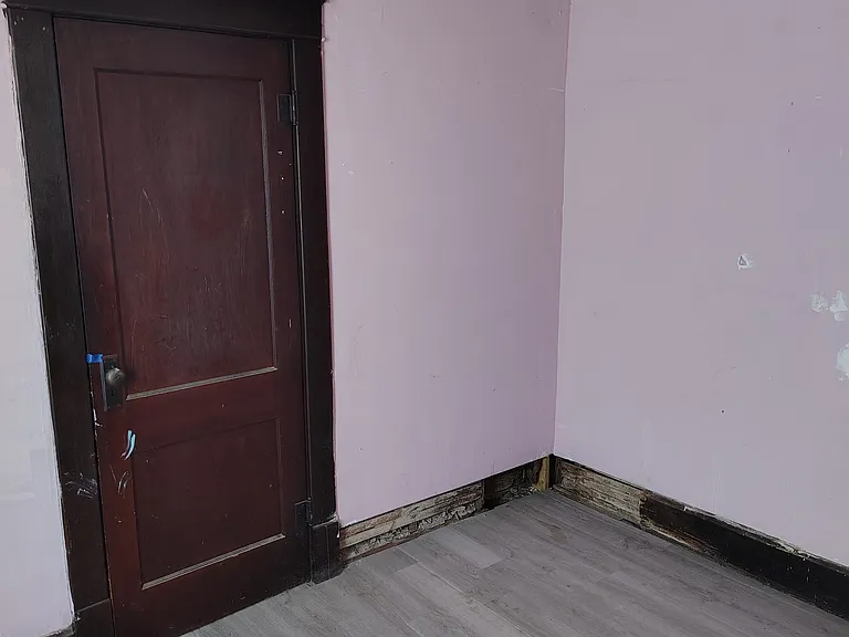 140 Illinois St — Photo 13