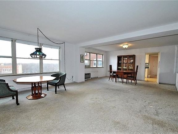 5th image of 13900 Shaker Blvd APT 912