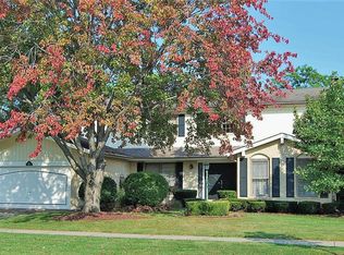 2305 N Drury Ln, Arlington Heights, IL 60004