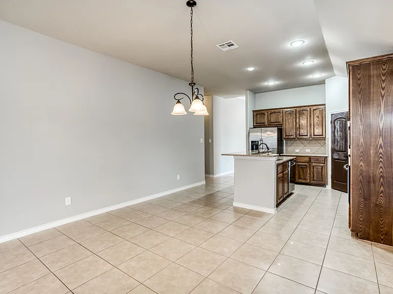 1404 Pillar Bluff Way — Photo 9