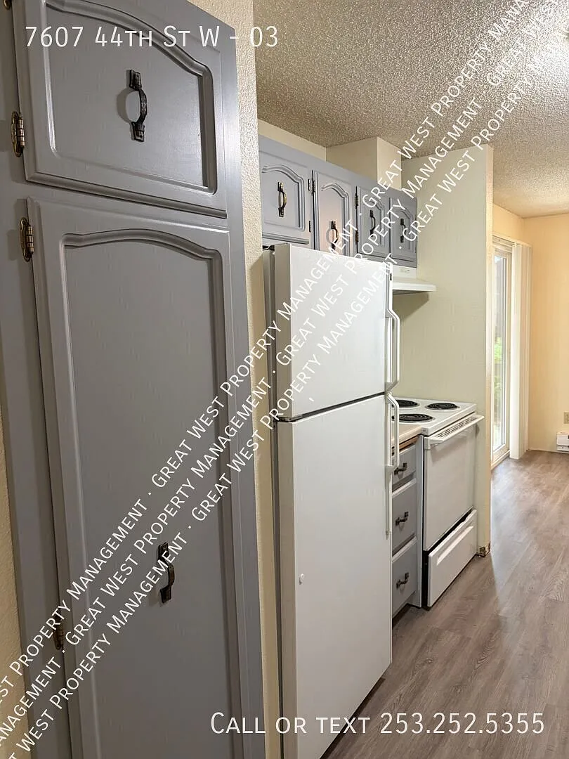 1st Month Free! Spacious 1 Bedroom Apartment $1,325/Mo. — Photo 2