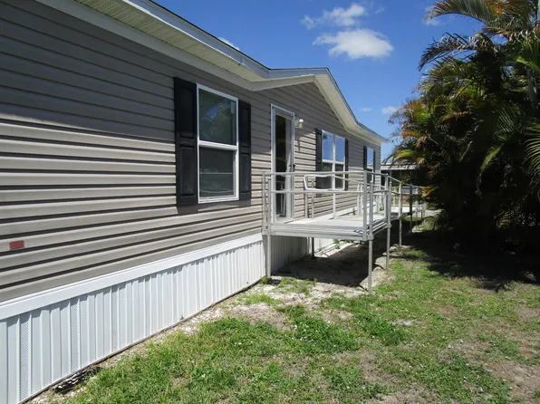 3062 Saturn Cir, North Fort Myers, FL 33903