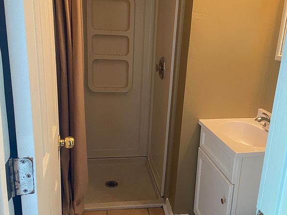 4th image of 725 Charles Ave #2