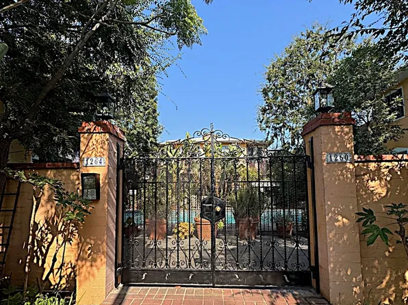 Hayworth Courtyard Apartments West Hollywood Living