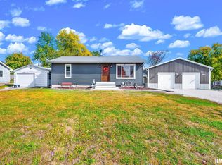 302 S State St, East Galesburg, IL 61430