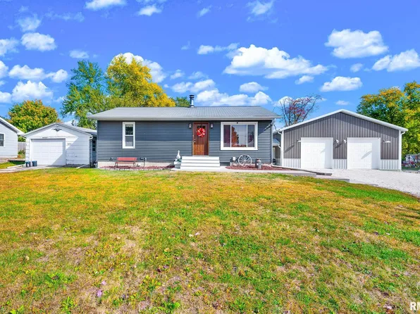 302 S State St, East Galesburg, IL 61430