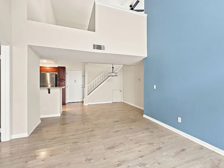 21550 Burbank Blvd #312 — Photo 3