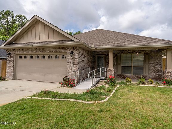 2nd image of 10455 Roundhill Dr