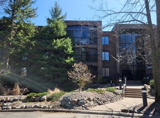 5501 Dewey Hill Rd APT 324, Edina, MN 55439