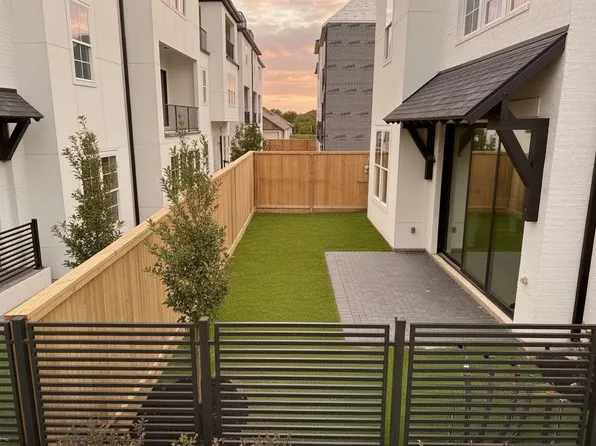 2704 Maxroy Dr, Houston, TX 77007