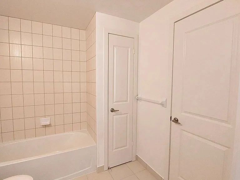 4955 Yonge St #1001 — Photo 9