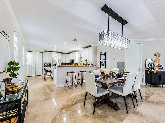 4th image of 824 SW 10th Street #1