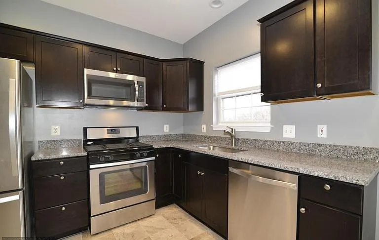 20237 Brookview Sq — Photo 4