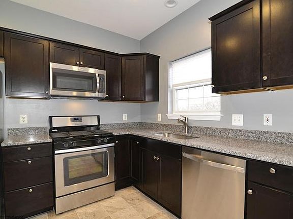 4th image of 20237 Brookview Sq