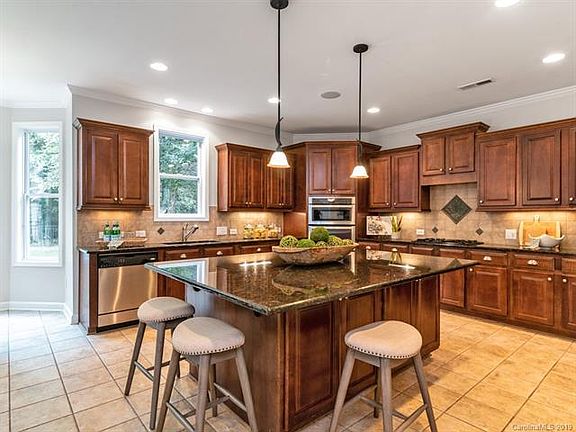 3rd image of 3600 Delamere Dr