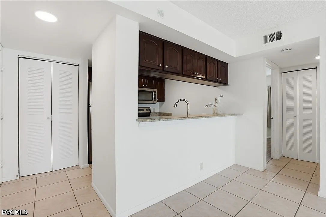 2 bed, 2.0 bath, 835 sqft, $1,550 — Photo 4