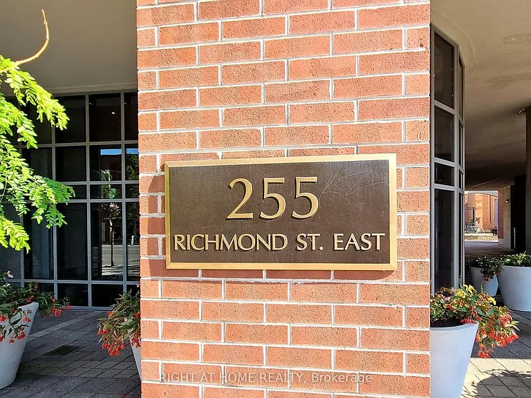 255 Richmond St E #401 — Photo 2