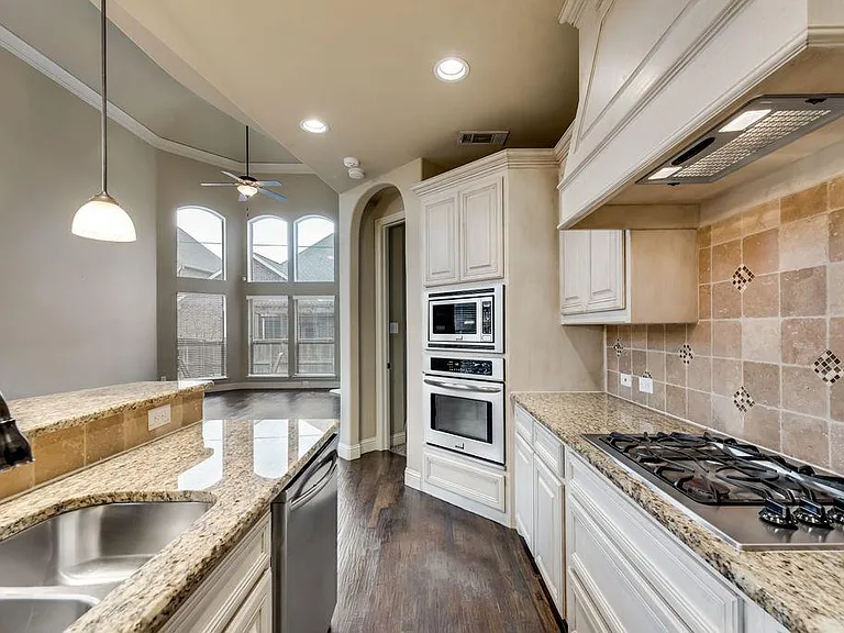 8408 La Fontaine Dr — Photo 15