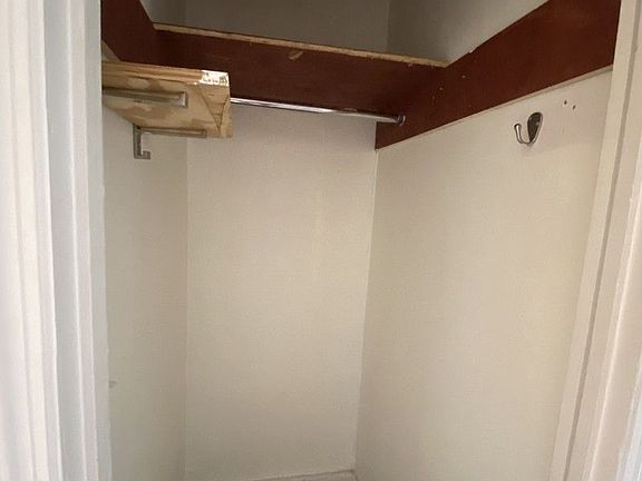 4th image of 229 Smith St #3R