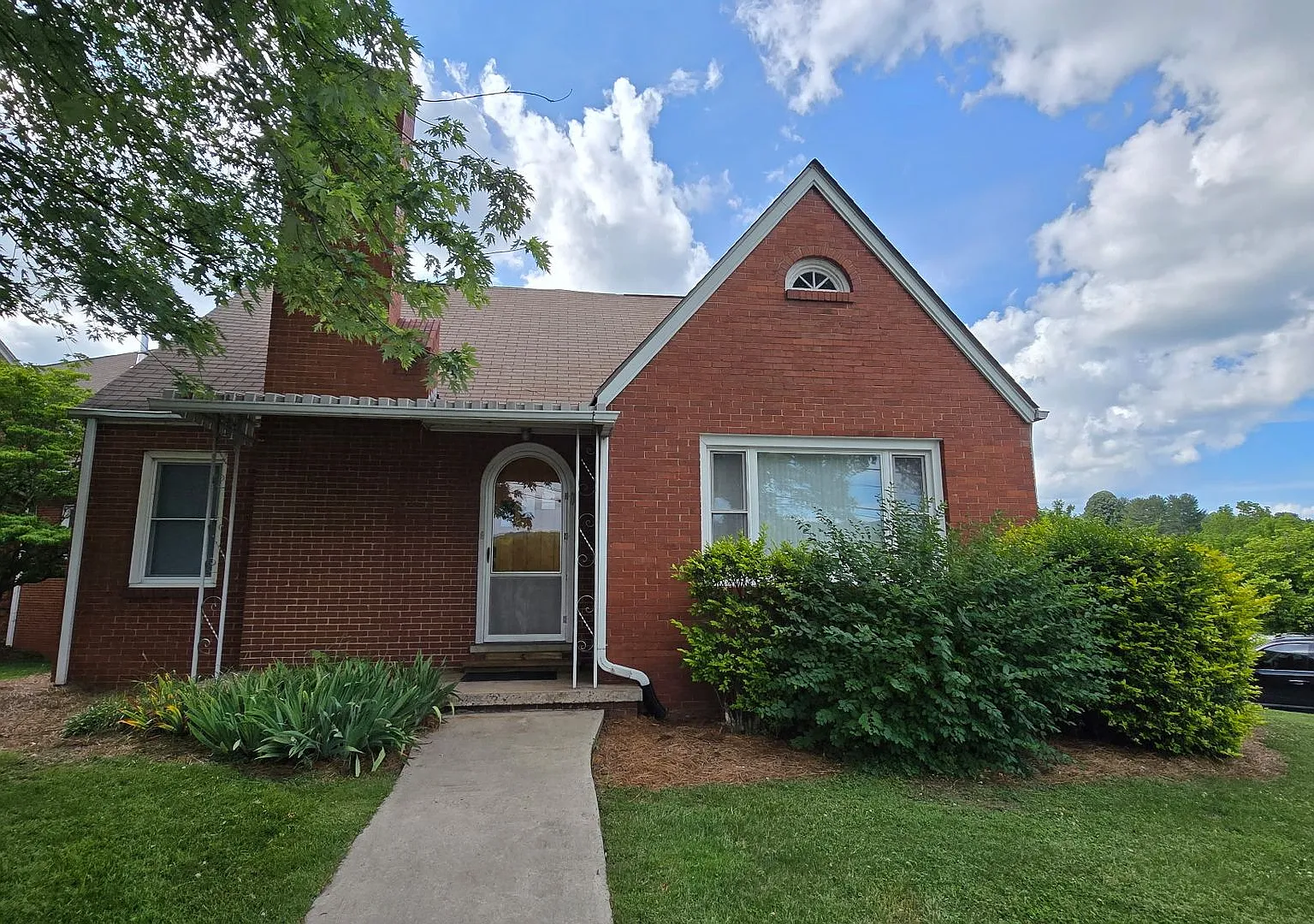 Beautiful Brick home for rent! 4 Bedroom 2 Bathroom home in Canton — Photo 1