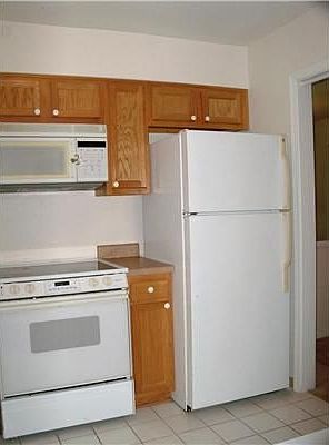 4th image of 2724 Whitney Pl