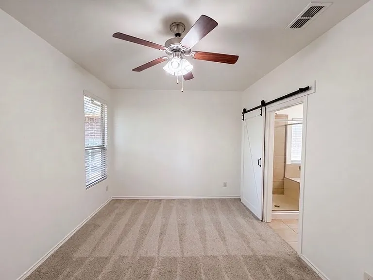 1008 Edgewater Dr — Photo 11