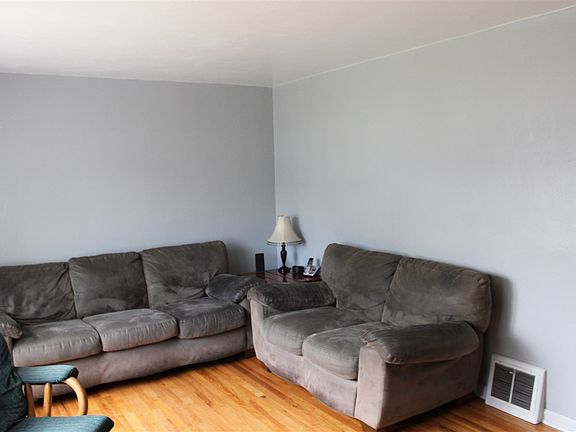 4th image of 720 Fairway St