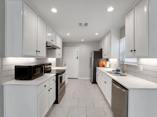 9391 Valley Gate, San Antonio, TX 78250