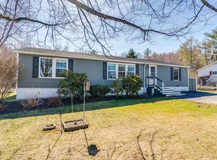 16 Aberdeen Dr, Stratham, NH 03885