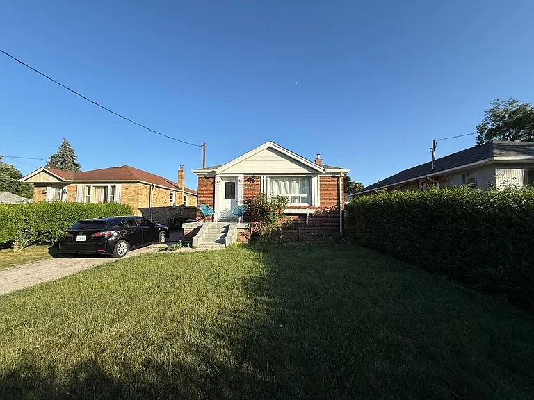 220 Ellington Dr #BASEMENT — Photo 11