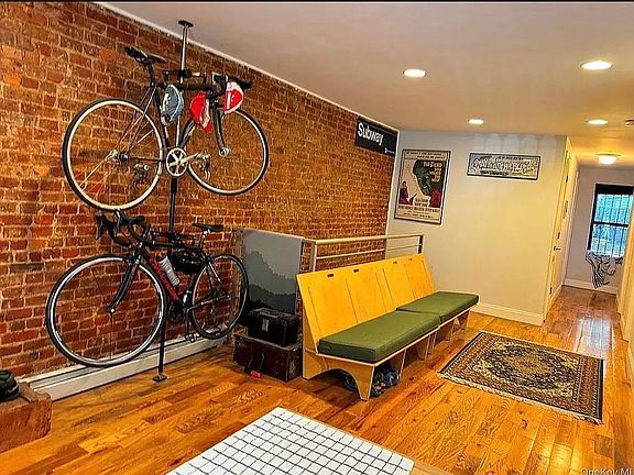 4th image of 887 Lafayette Ave