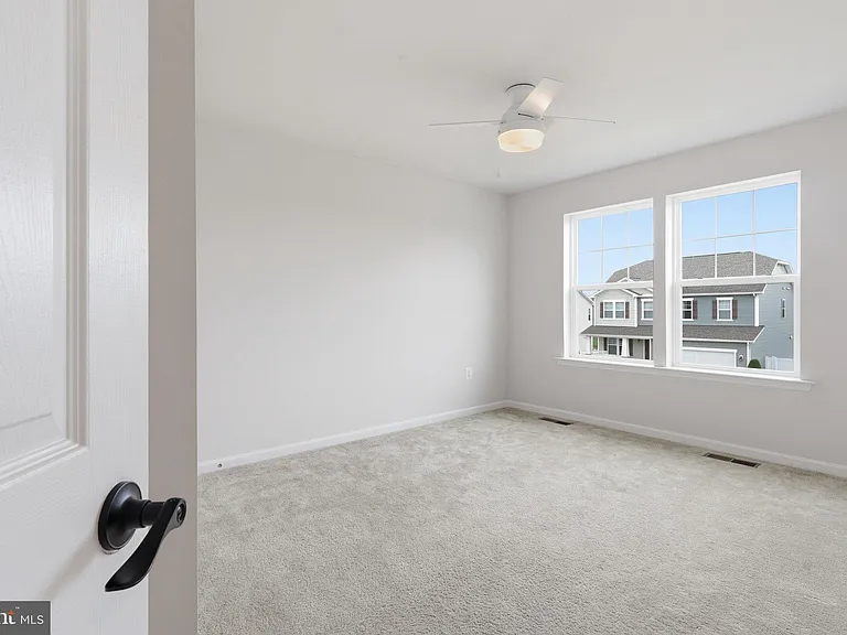 10302 Spotswood Dr — Photo 32