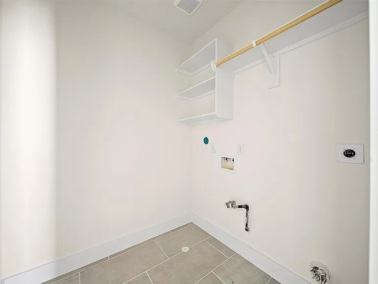 2722 Nagle St — Photo 26
