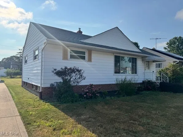 701 E 315th St, Willowick, OH 44095