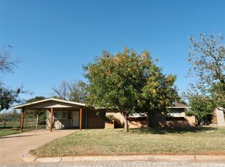1425 Rolling Hills Dr, Graham, TX 76450
