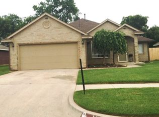 11104 SW 8th St, Yukon, OK 73099