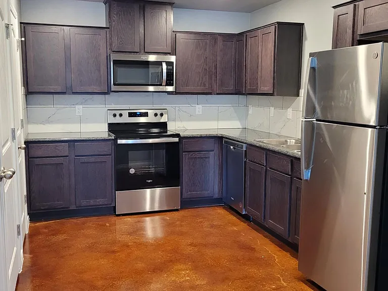 1810 Castroville Trl #B — Photo 4