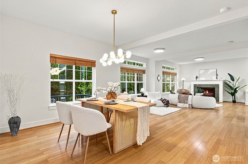 3rd image of 1789 27th Ln NE
