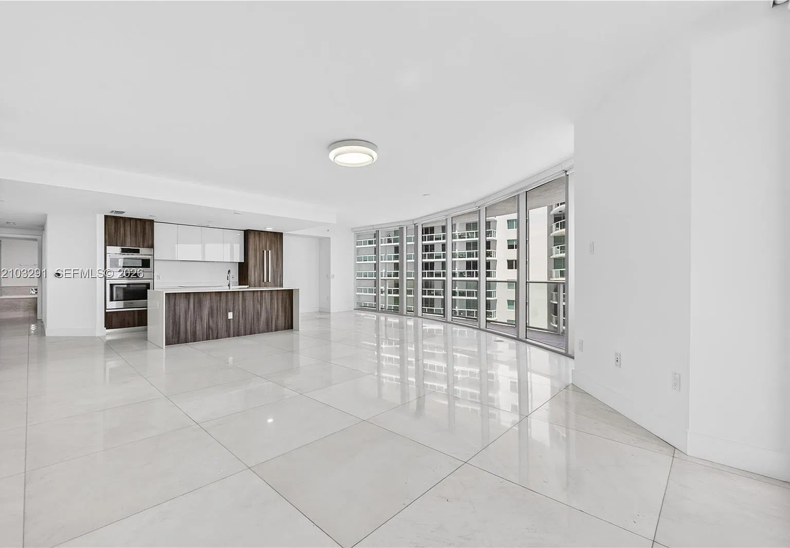 Aria On The Bay Condo — Photo 3