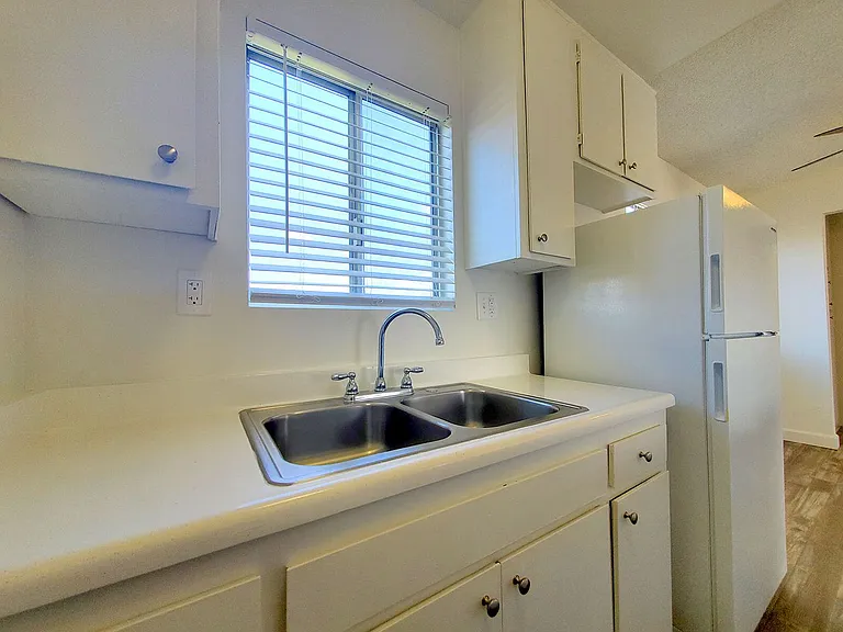 Westbrook Manor Apartments — Photo 6