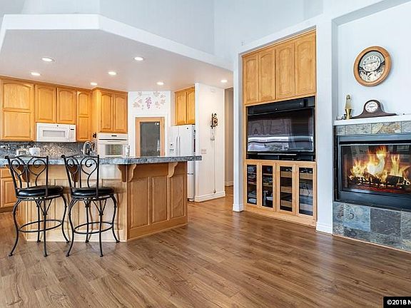 4th image of 1146 Country Club Dr