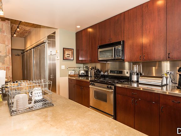3rd image of 120 E Cullerton St APT 401