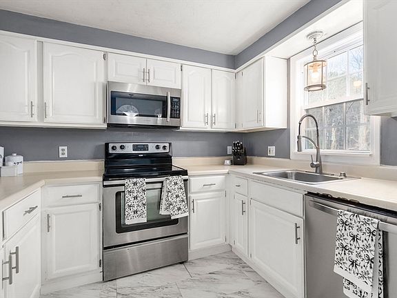 5th image of 22 Eagle Dr Unit 22