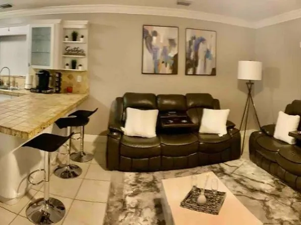 19400 NW 83rd Pl, Hialeah, FL 33015