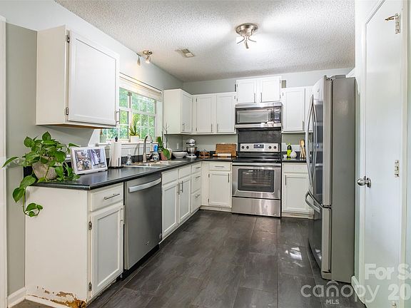 5th image of 8514 Lockerbie Ln