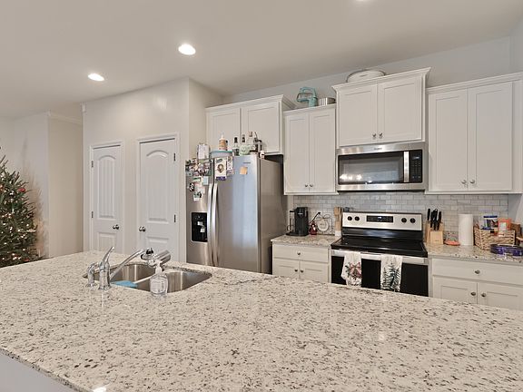 4th image of 1862 Gabriel Ln