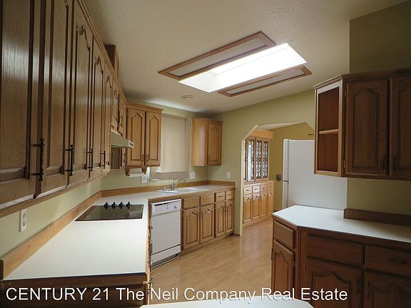 4th image of 662 NE Meadow Ave