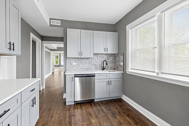 8210 S Marshfield Ave #2 — Photo 7