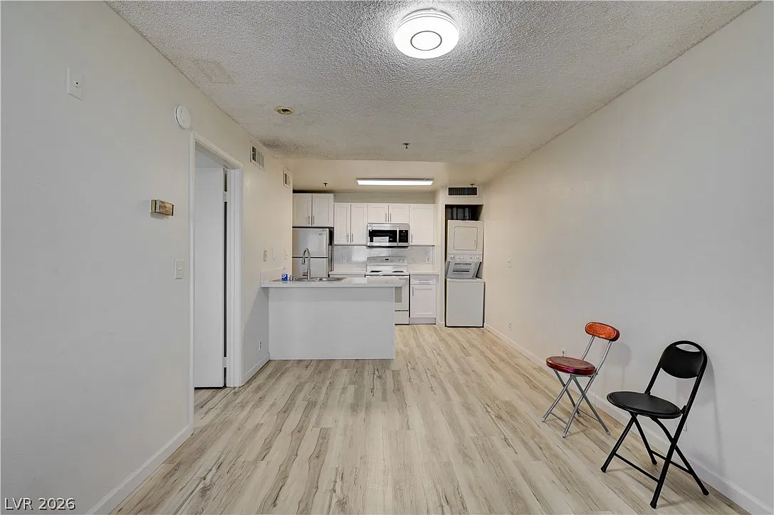 1 bed, 1.0 bath, 500 sqft, $850 — Photo 2