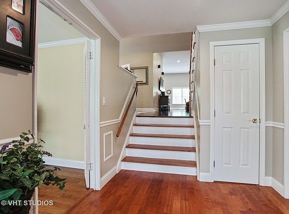 2nd image of 1008 Castlewood Ln